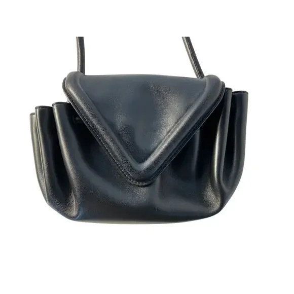 Bottega Veneta Leather Beak Shoulder Bag - Picture 3 of 8